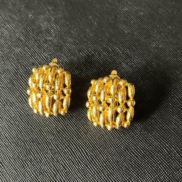 Vintage Trifari Golden Tone Clip On Earrings Marked VTG Square Quilted - Picture 2 of 12